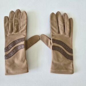 Leggs Sheer Energy Classic Tan Women's Stretchy Gloves with Brown Accent - OS